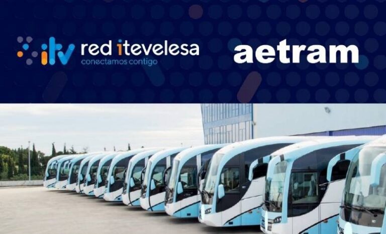 Autobuses alineados en una estación de ITV con logos de Aetram e Itevelesa