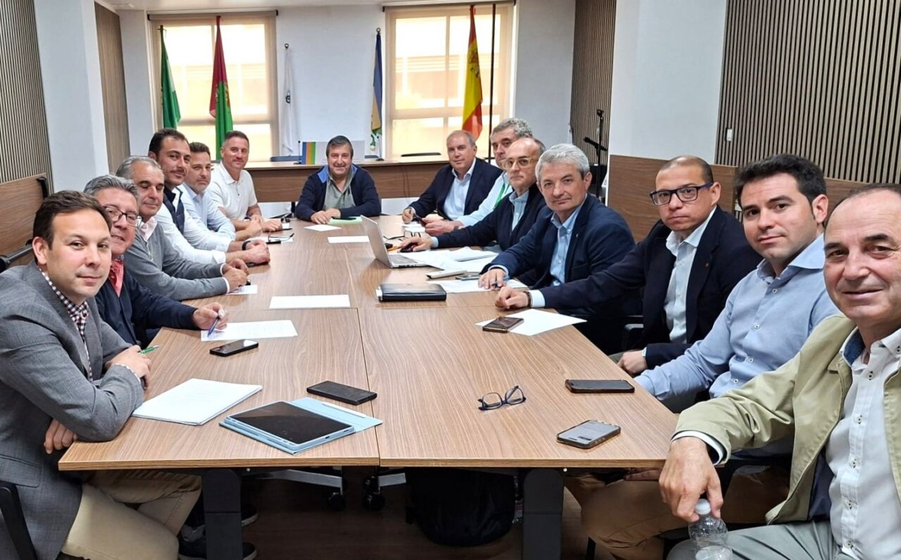 Fedintra reclama ayudas urgentes ante la subida del combustible y define la hoja de ruta