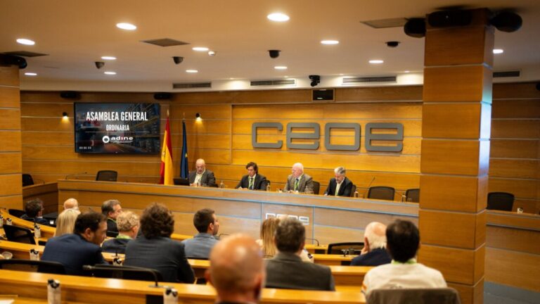Reunión de la Asamblea General de ADINE en la sede de CEOE en Madrid.