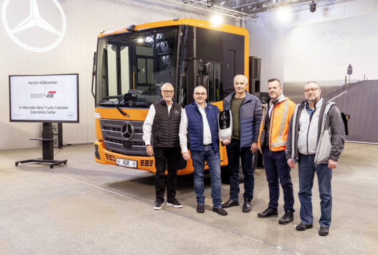 Presentación de nuevos camiones Mercedes-Benz para la ciudad de Chemnitz