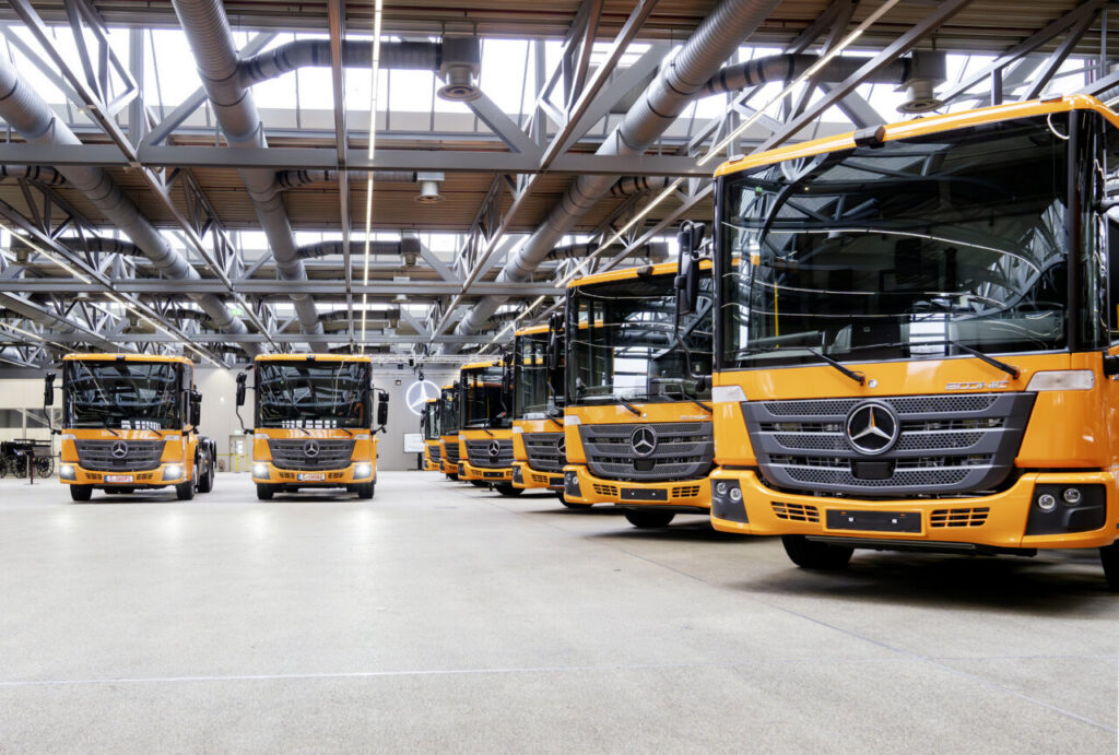 Camiones Mercedes-Benz Econic en el centro de experiencia de clientes