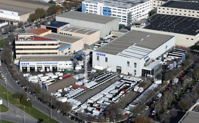 Vista aérea del concesionario Iveco Autodistribución en Barcelona