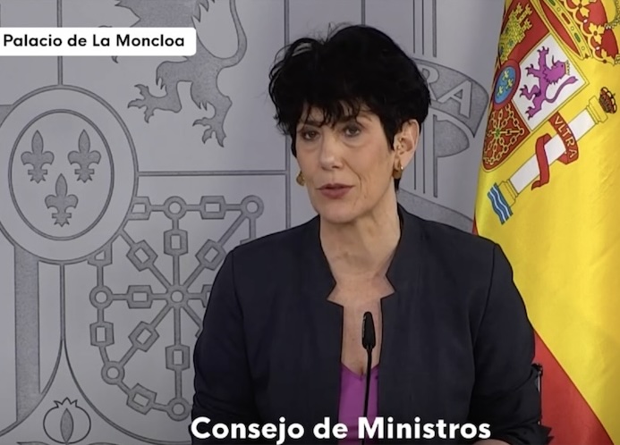 Elma Saiz, ministra de Seguridad Social, durante una conferencia de prensa