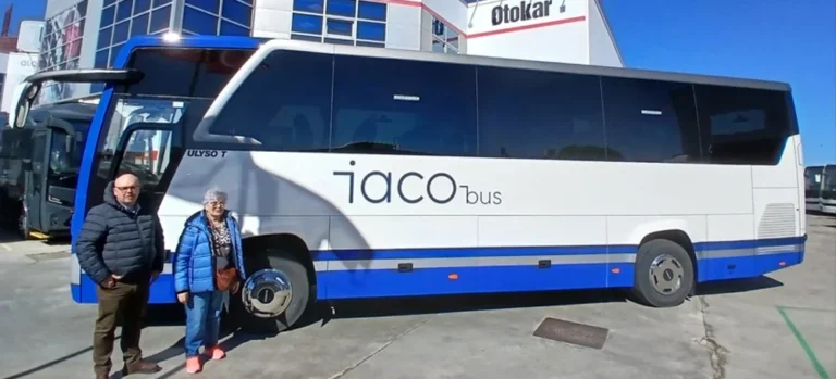 Entrega del nuevo vehículo Ulyso T de Somauto para transporte escolar