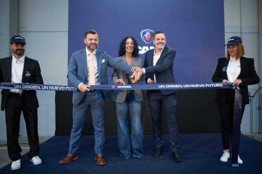 Inauguración de nuevas instalaciones de Scania en Lugo con varios asistentes