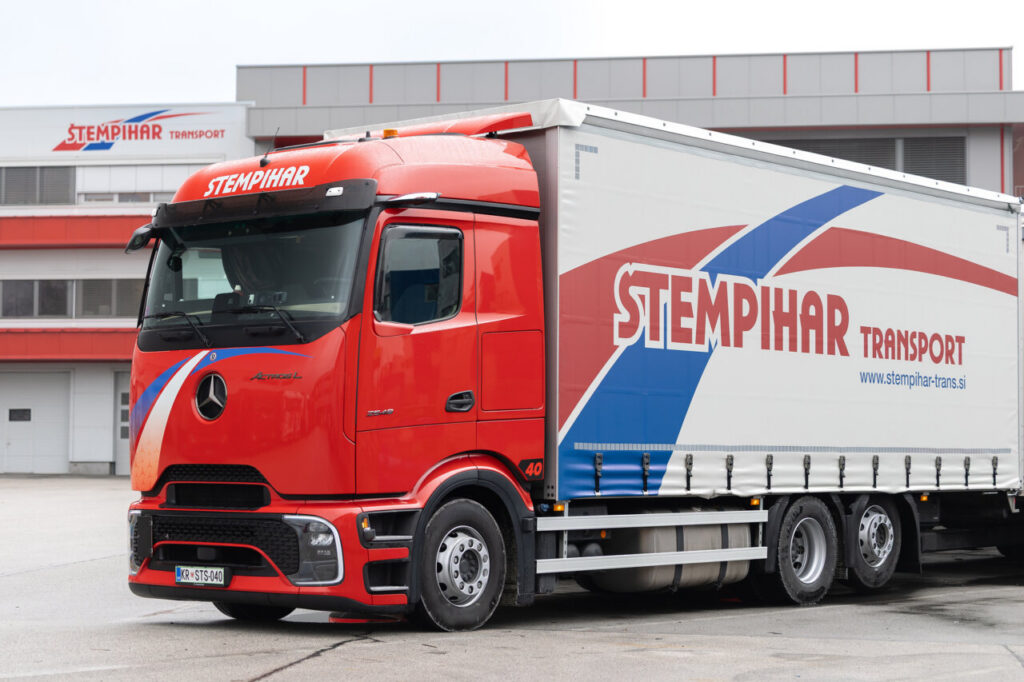 Camión Mercedes-Benz Actros L de Stempihar Transport en su flota
