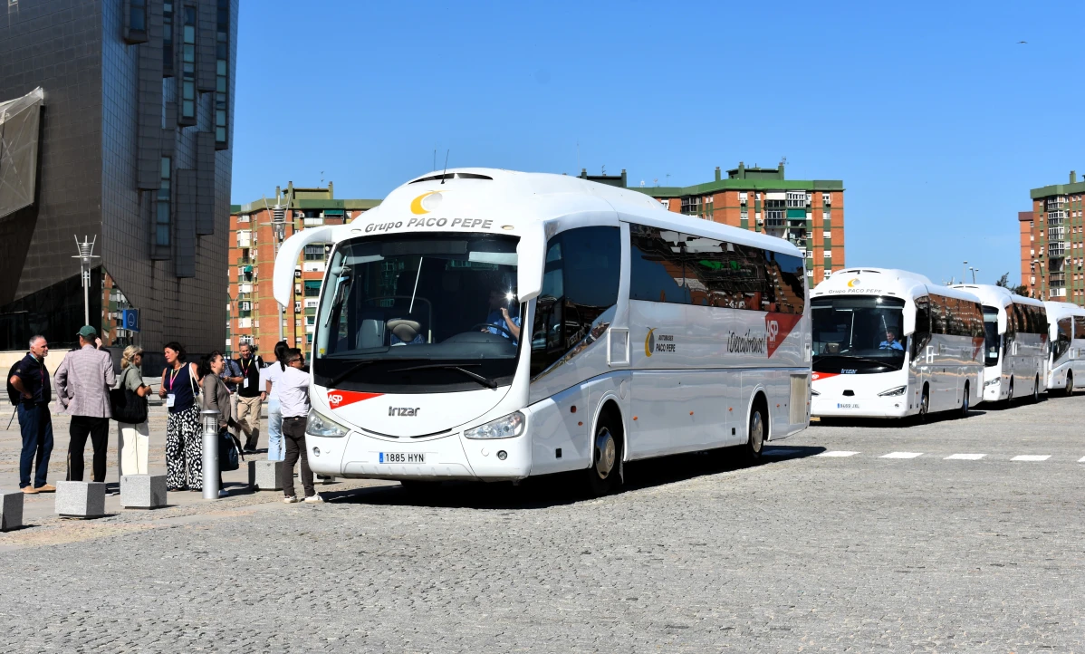 Autobuses Paco Pepe mueve a más de 4.000 asistentes en la mayor convención de golf