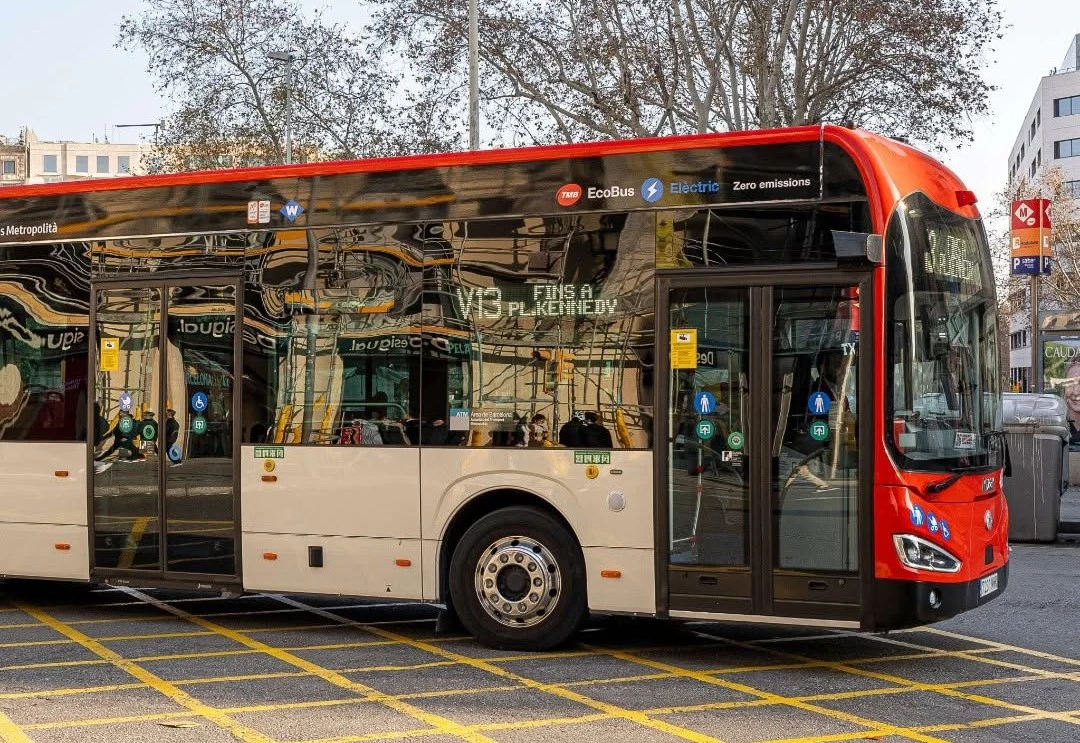 TMB reduce un 33% su flota de autobuses diésel desde 2022 y acelera la electrificación