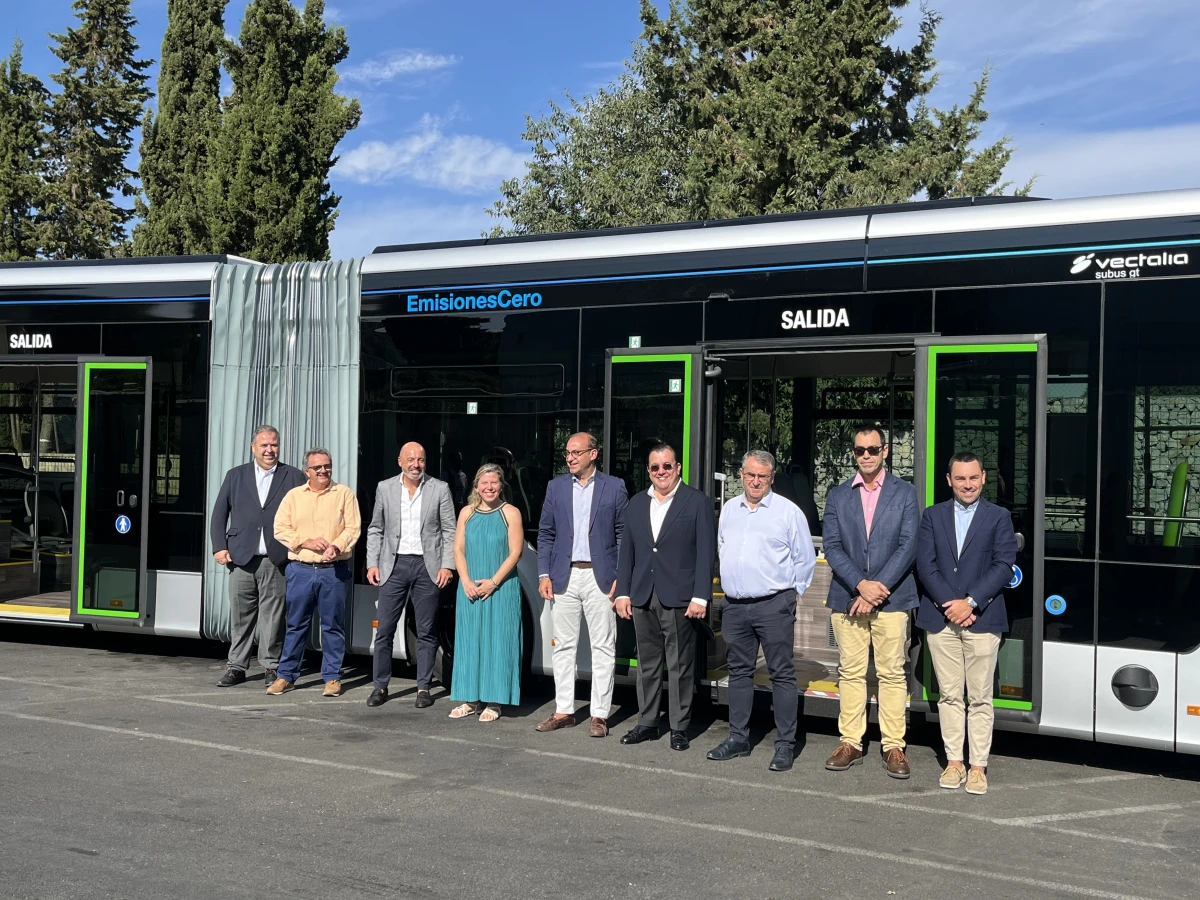 Cáceres estrena su primer autobús articulado 100% eléctrico para reforzar el transporte urbano