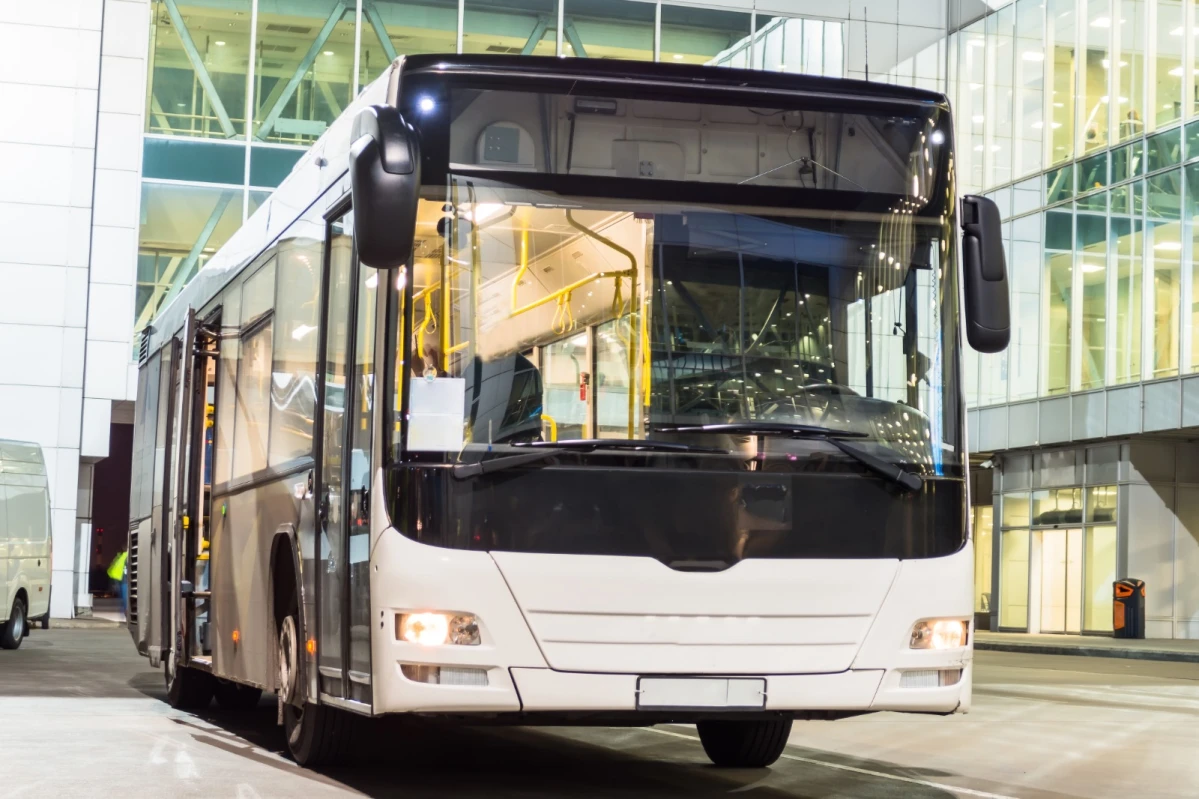 Canarias reclama a Aena adaptar el acceso de los autobuses a los aeropuertos del archipiélago