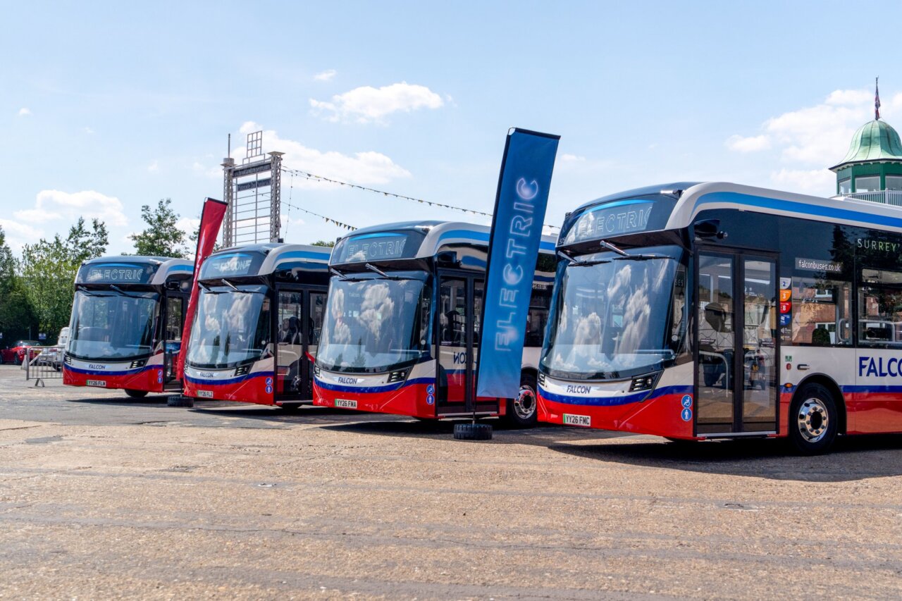 Falcon Buses estrena la primera flota Enviro200EV de Alexander