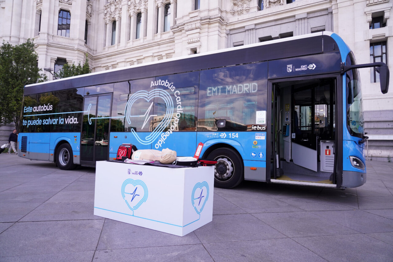EMT Madrid instalará numerosos desfibriladores en toda su flota de autobuses