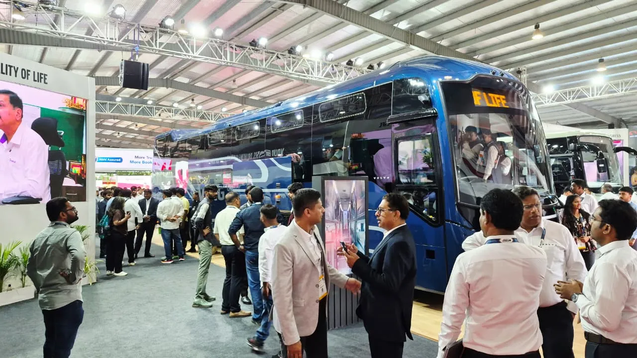 Volvo Buses India presenta el  autocar 9600 Seater-Sleeper en Prawaas 5.0