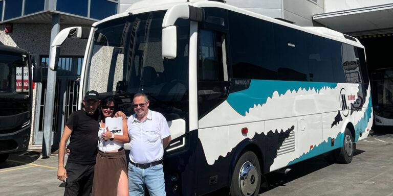 Entrega de un autobús Otokar Navigo T Mega a Mavi Muñoz