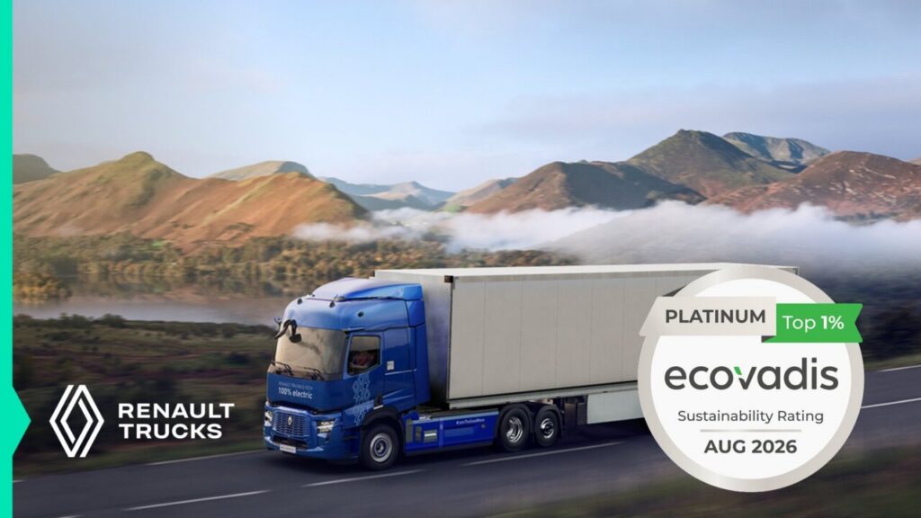 Camión eléctrico de Renault Trucks en un paisaje montañoso con medalla de platino EcoVadis