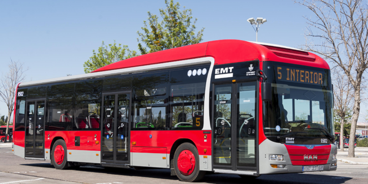 Valencia apuesta por el transporte público y congela las tarifas de la EMT para 2023