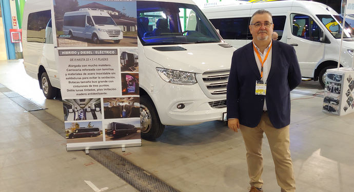 Tres unidades Aveuro en el segmento de minibús