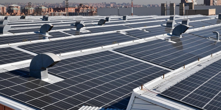 Stellantis refuerza su camino hacia la descarbonización de su actividad con energía verde