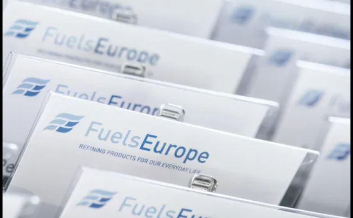 El sector del refino advierte del peligro de la velocidad