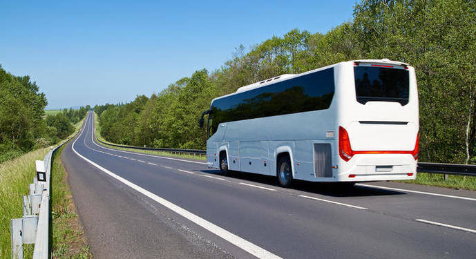 Transportes activa el nuevo servicio de bus entre Madrid, Salamanca y Vigo