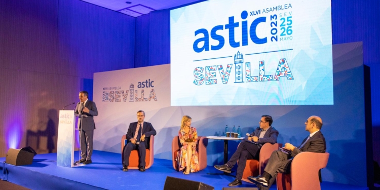 El Sector parece apostar por un convenio único en materia laboral