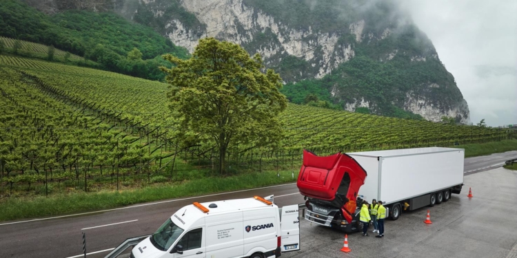 Scania está de celebración: 25 años de su servicio de asistencia telefónica