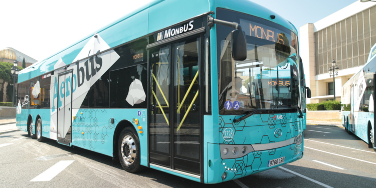 Aerobus mejora sus viajeros y su valoración