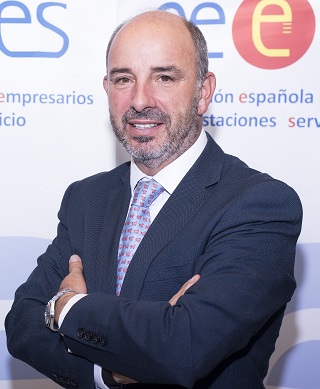 A juicio de CEEES, se impone una rebaja del IVA a los carburantes