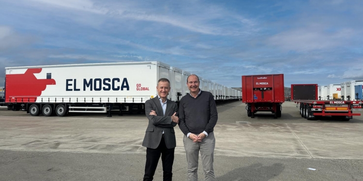 El Mosca pone a trabajar sus 80 nuevos semirremolques Lecitrailer