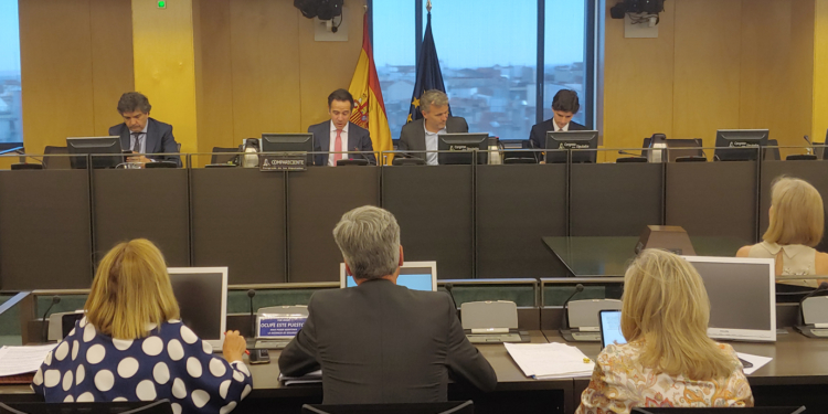 Tribuna: ‘Para poder legislar hay que escuchar’