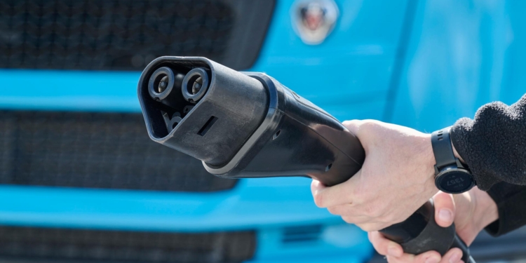 Scania prueba con éxito la recarga con megavatios de la mano de ABB