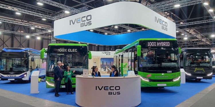 Iveco Bus brilla en la FIAA 2024 con innovación sostenible