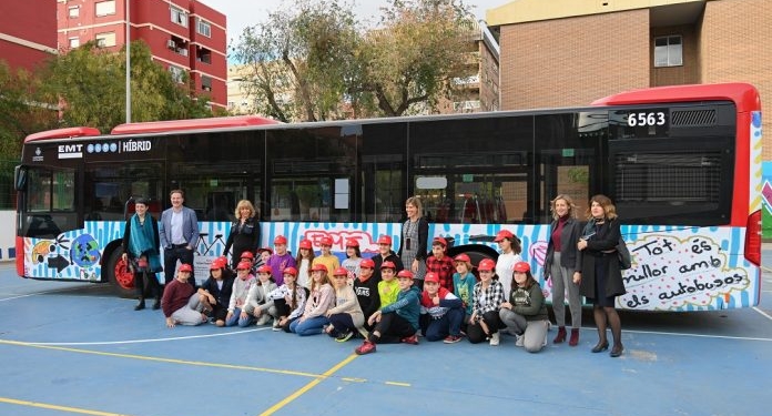 Alumnos de primaria reivindican la movilidad sostenible con sus diseños