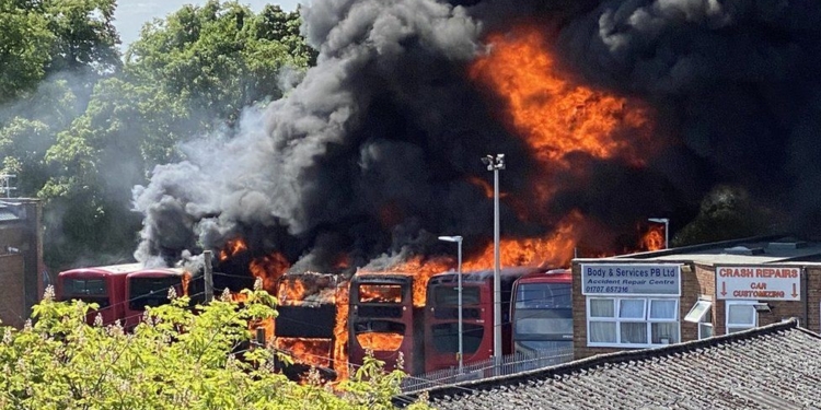 Retiran 90 autobuses eléctricos tras un incendio en el depósito
