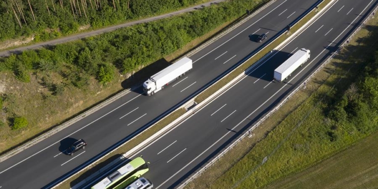 Las 44 toneladas y los camiones de 25,25 metros, para toda la UE