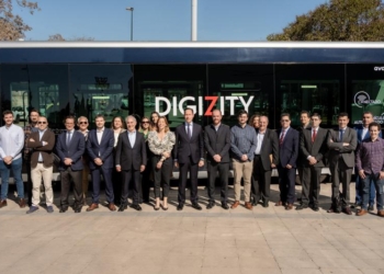 El movimiento se demuestra andando, o en bus