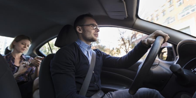 IRU aplaude el freno a las falsas prácticas laborales de las plataformas