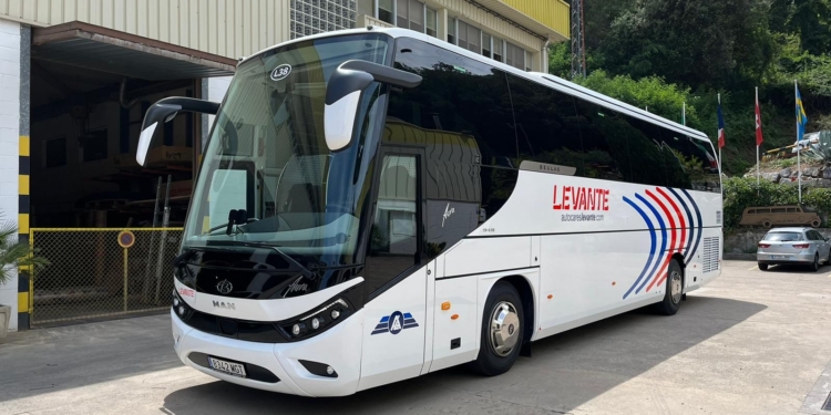 Beulas entrega dos unidades carrozadas a la empresa Autocares Levante