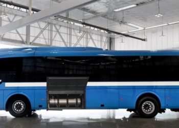 Colaboración a tres bandas para un autocar de GNL