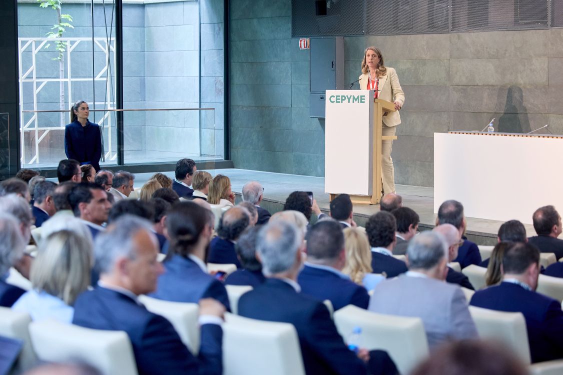 Confebus celebra a Ángela de Miguel como presidenta de Cepyme