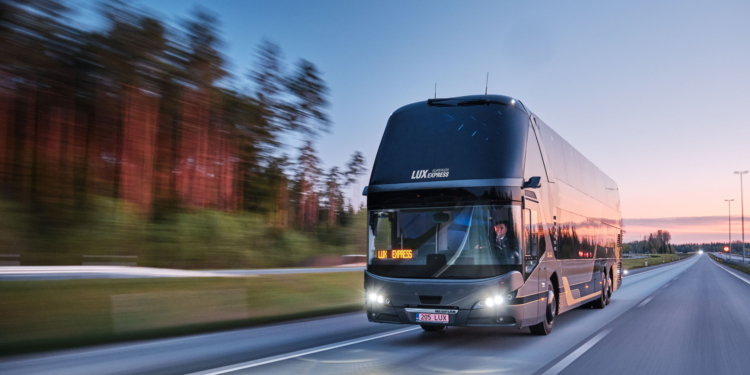 MAN Bus entrega nueve Neoplan Skyliner a la empresa Lux Express