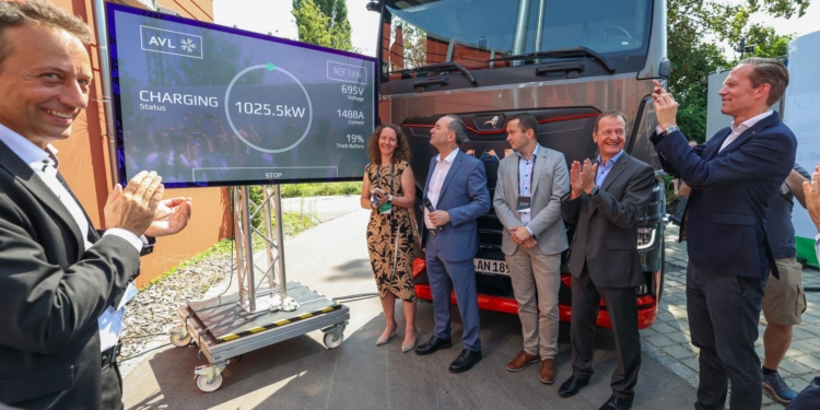 Un camión de MAN carga a más de 1000 kW de potencia en Alemania