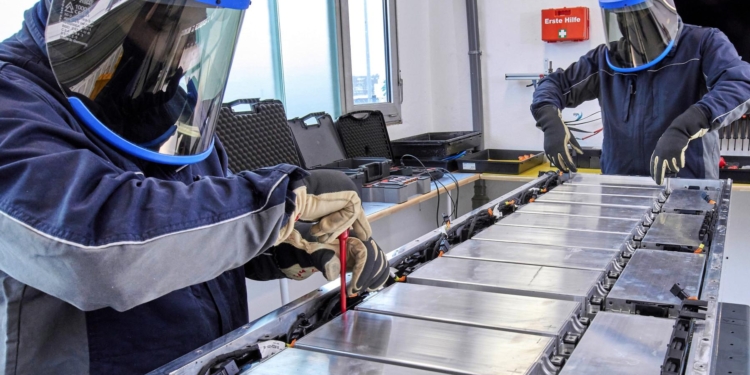 Barcelona acoge uno de los primeros centros de reparación de baterías de MAN