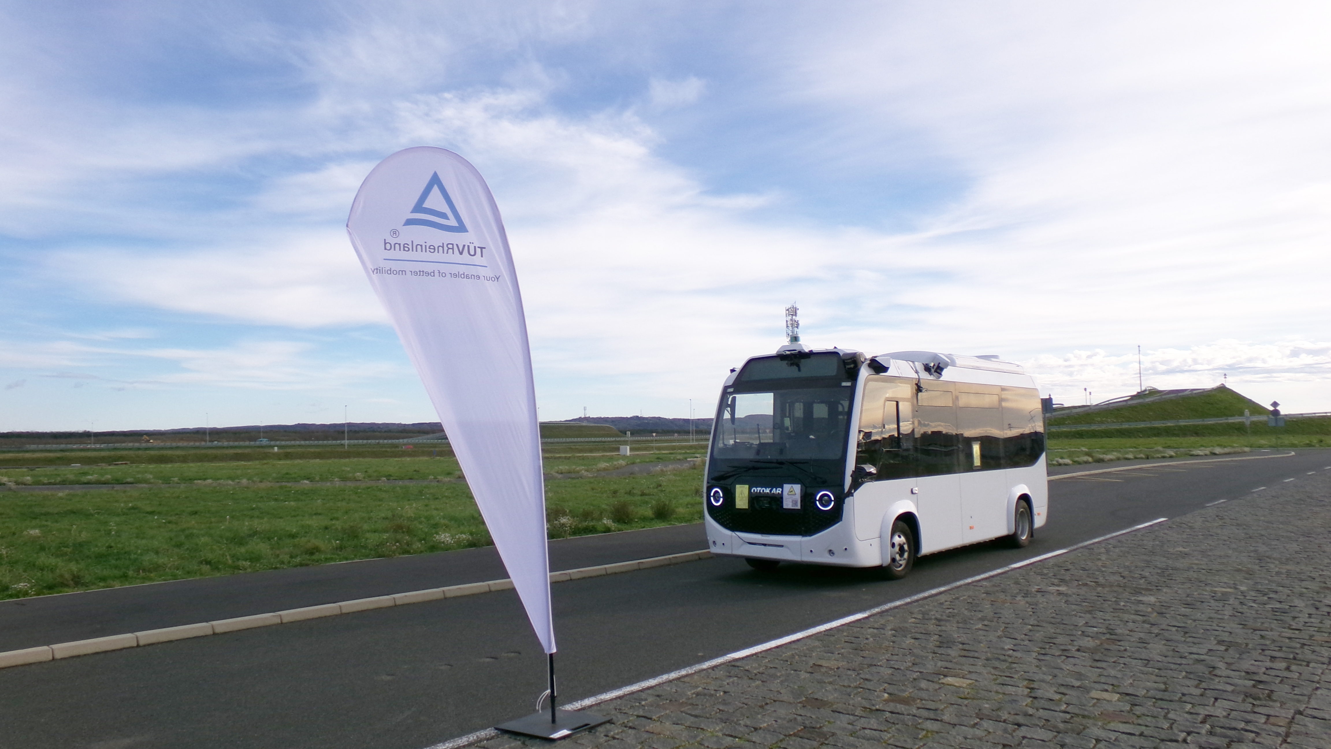 El minibús autónomo de Otokar supera con éxito la prueba de TÜV Rheinland