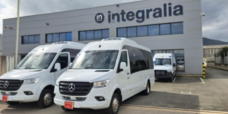 Amandabus refuerza su flota con dos minibuses adaptados de Integralia