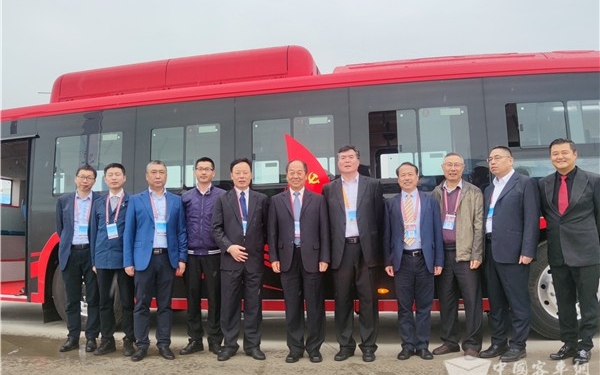 King Long lanza el primer autobús BMT compuesto de fibra de carbono de China