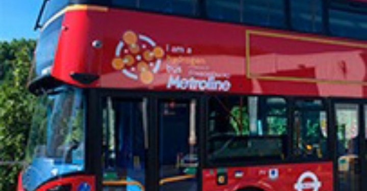 Lanzamiento de flota de autobuses de pila de combustible de dos pisos en Londres