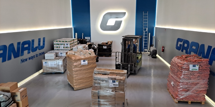 Granalu envía un semirremolque a Polonia cargado de material humanitario