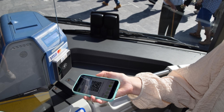 Dbus implementa el pago con código QR en los autobuses