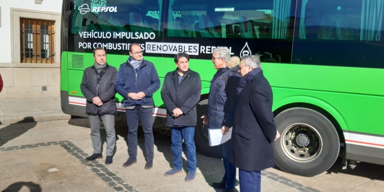 Madrid presenta un combustible 100% renovable, a partir de residuos, para buses interurbanos
